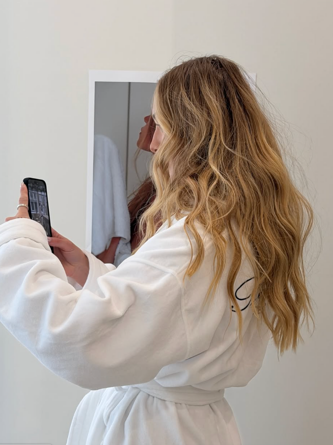 Blond natural wavy hair 