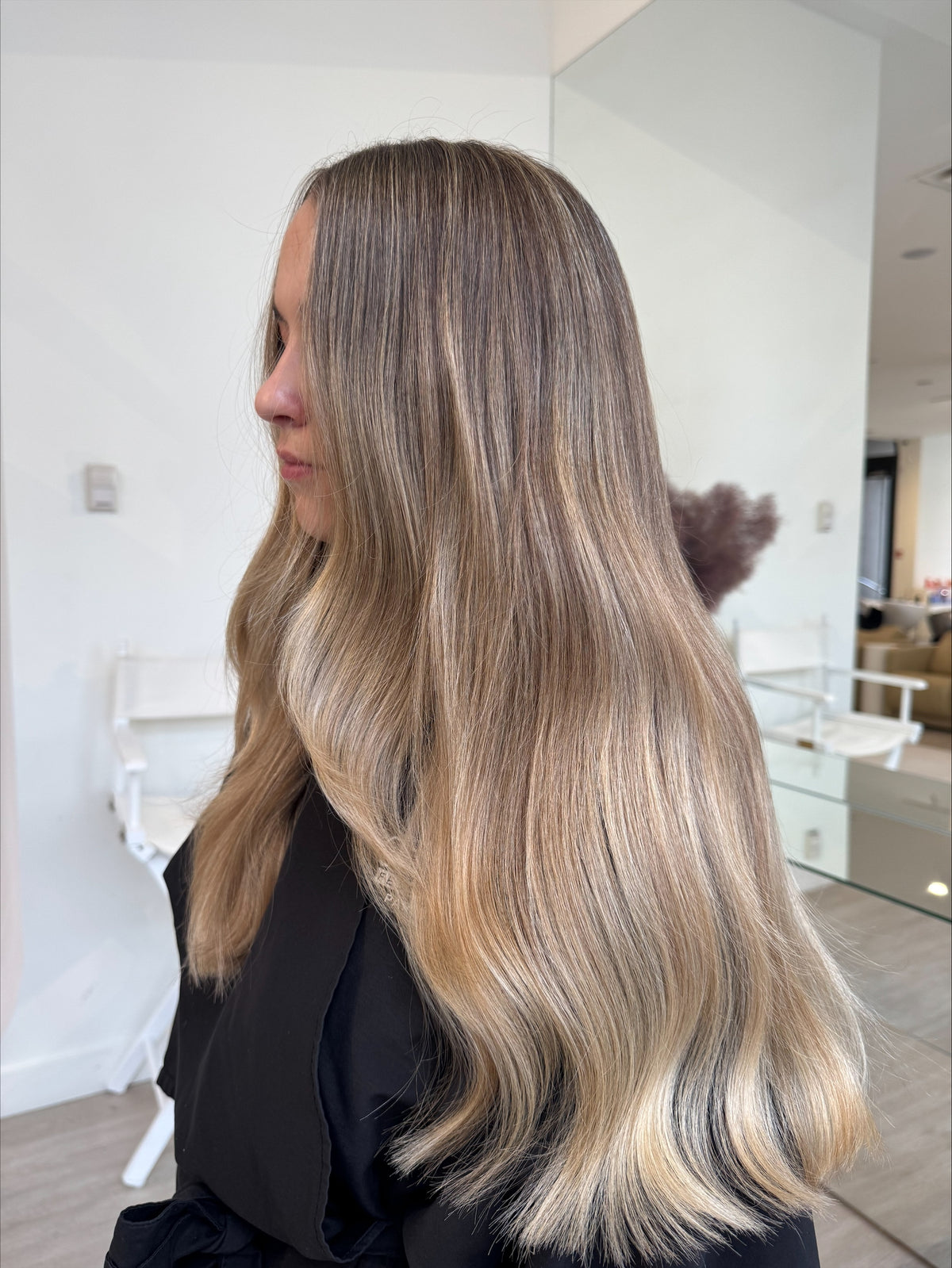 Femme aux longs cheveux.