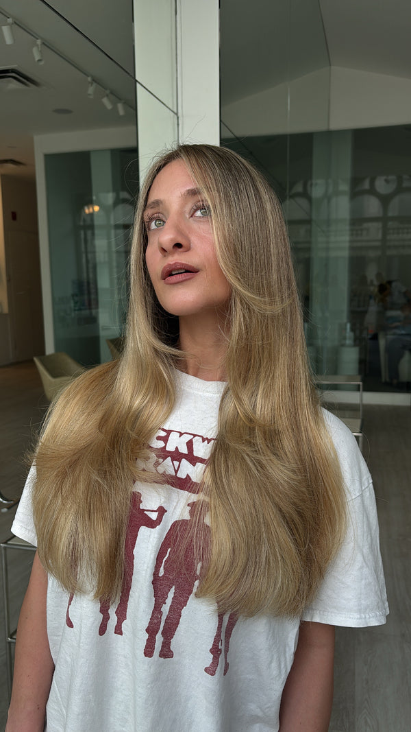 Cliente aux longs cheveux.