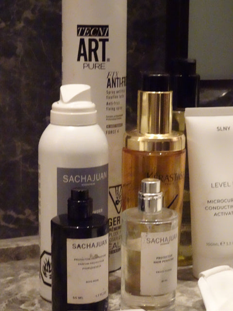 Différents produits Sachajuan en avant-plan.