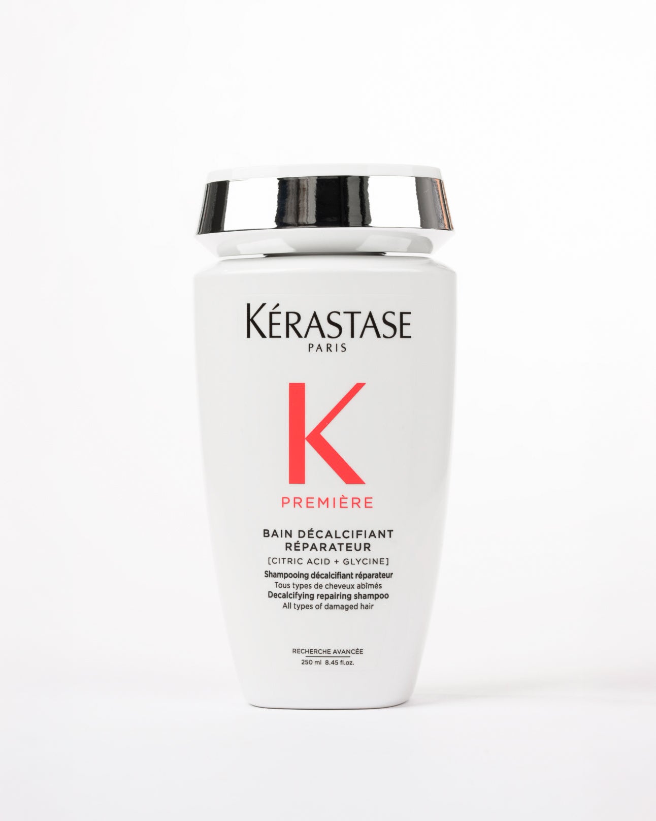 Bouteille blanche du bain décalcifiant réparateur de Kérastase