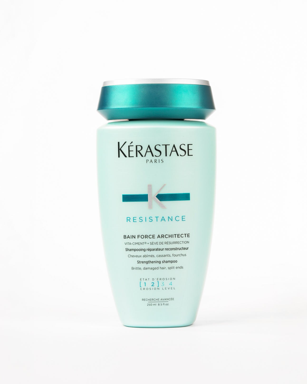 Bouteille bleu vert pâle du shampooing bain force architecte de Kérastase 