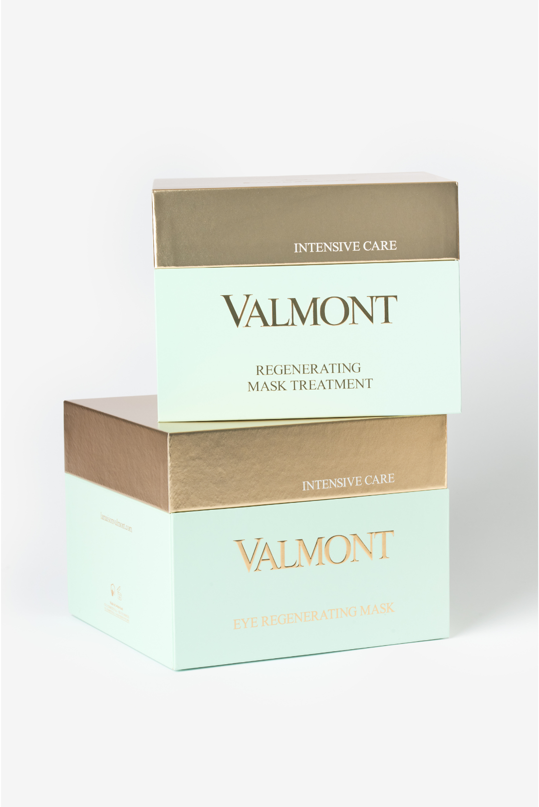 Des boîtes de produits Valmont.